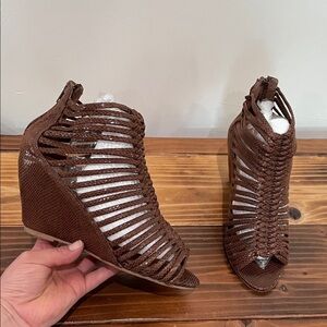 Ibiza Jeffrey Campbell Strappy Wedge Sandals Size 7.5 Gladiator Stretchy Sandal